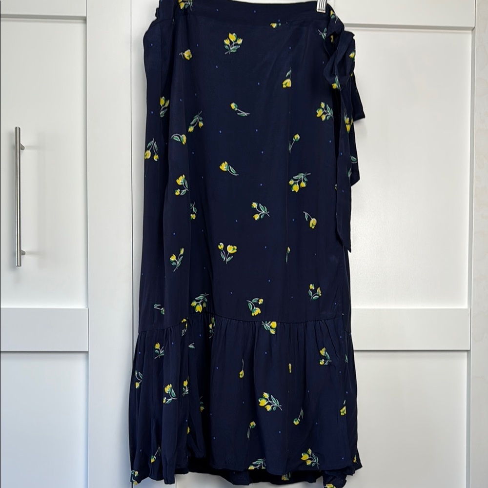 GAP Wrap Skirt - Navy Floral